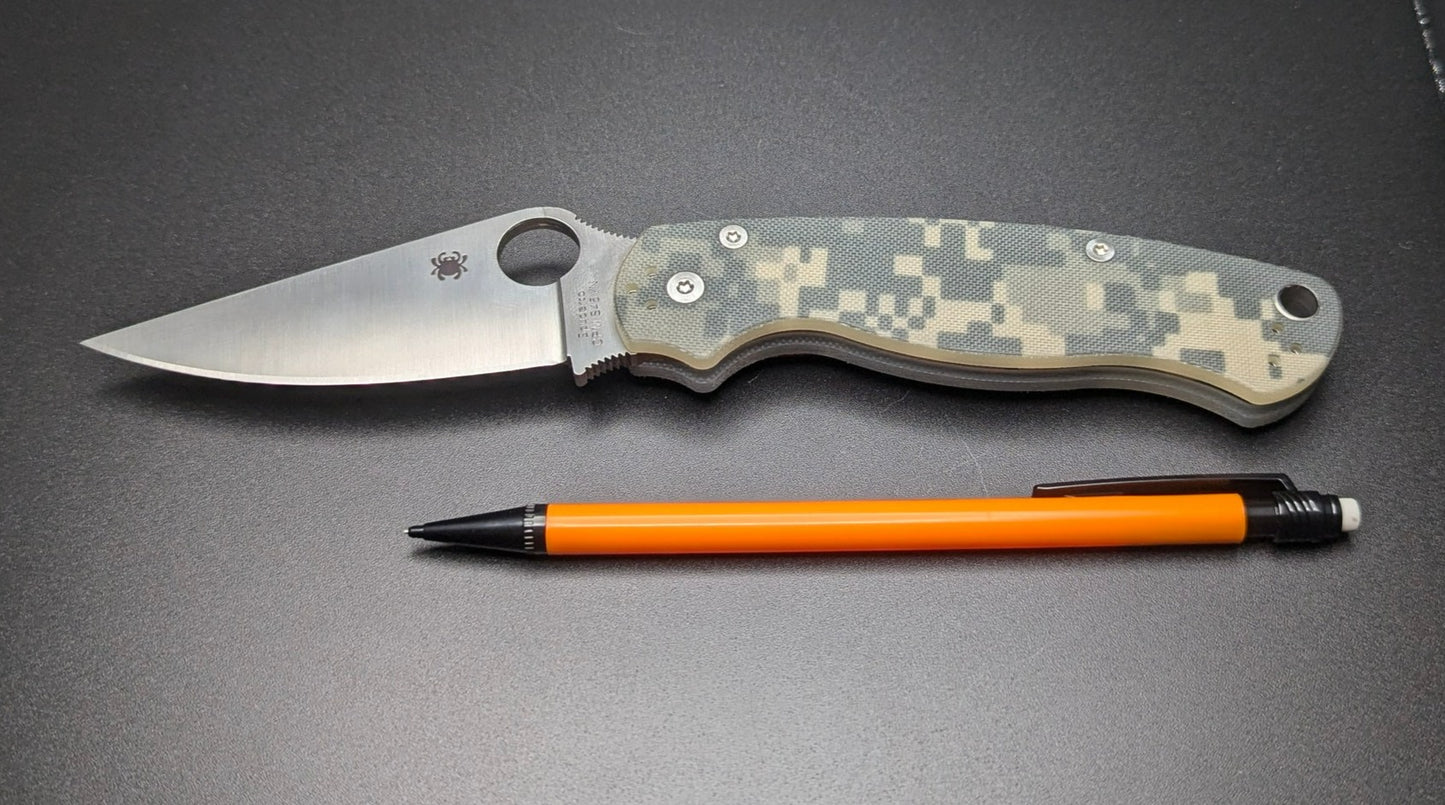 Spyderco Paramilitary 2 Digital Camo G-10 CPM S45VN Size Compare