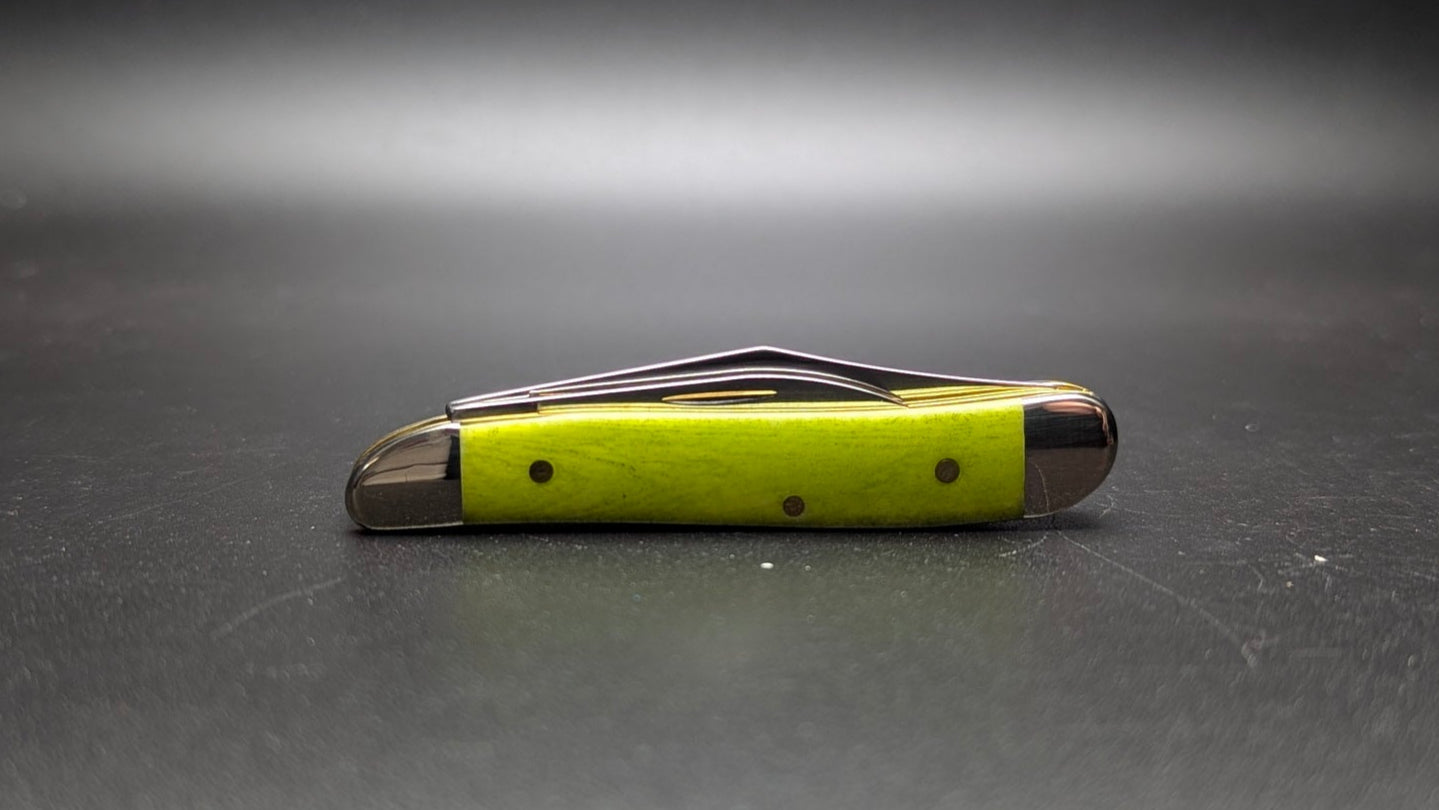 Case Peanut Green Apple Bone Smooth Model # 53033 Pattern (6220 SS)