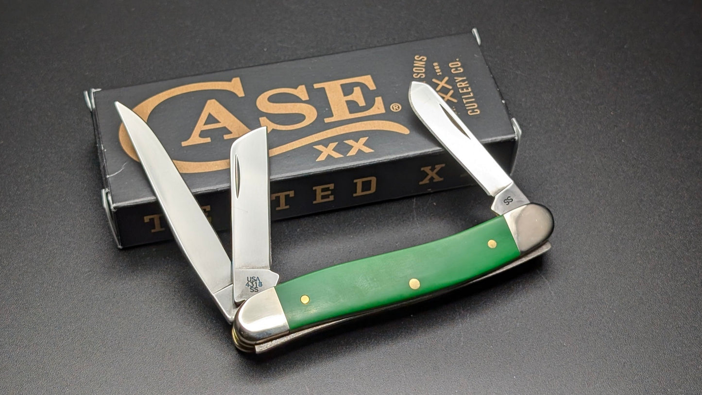 Case Green Synthetic Smooth Medium Stockman Model #53392 Pattern (4318 SS) Open back on a Gray Surface