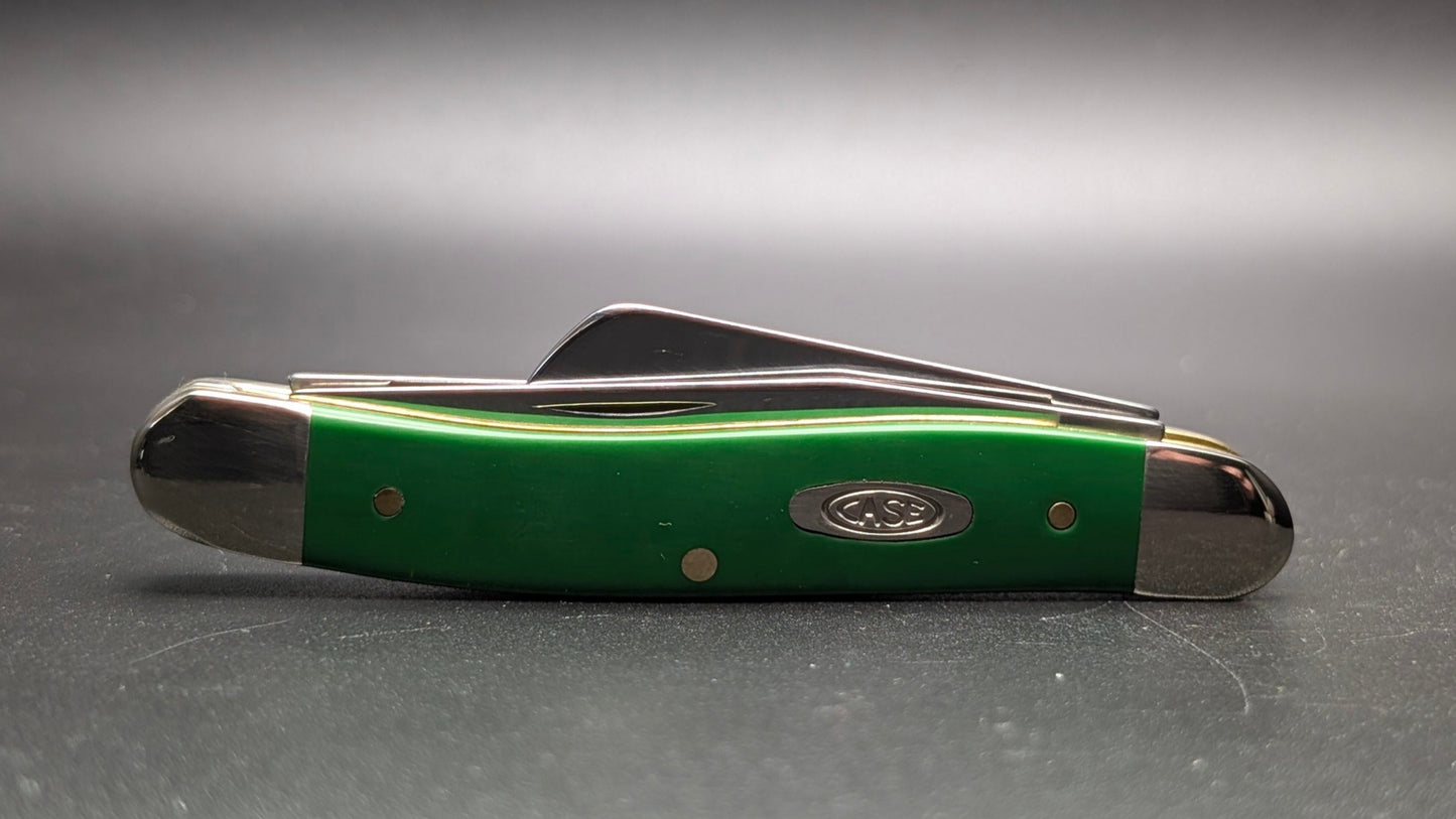 Case Green Synthetic Smooth Medium Stockman Model #53392 Pattern (4318 SS) Closed Front on a Gray Surface
