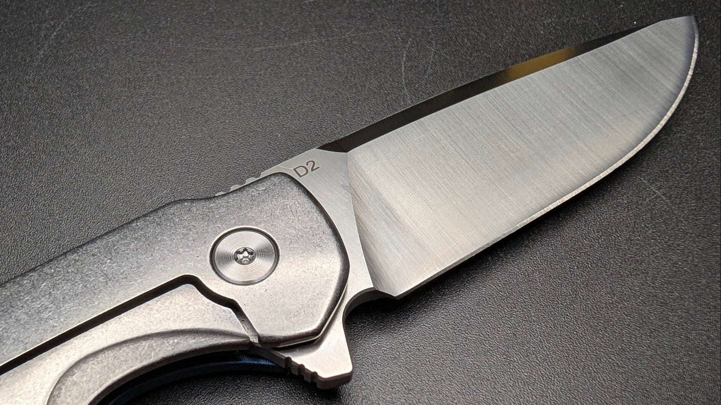 Buck 714 Blue with aluminum Handle and Carbon Fiber inserts