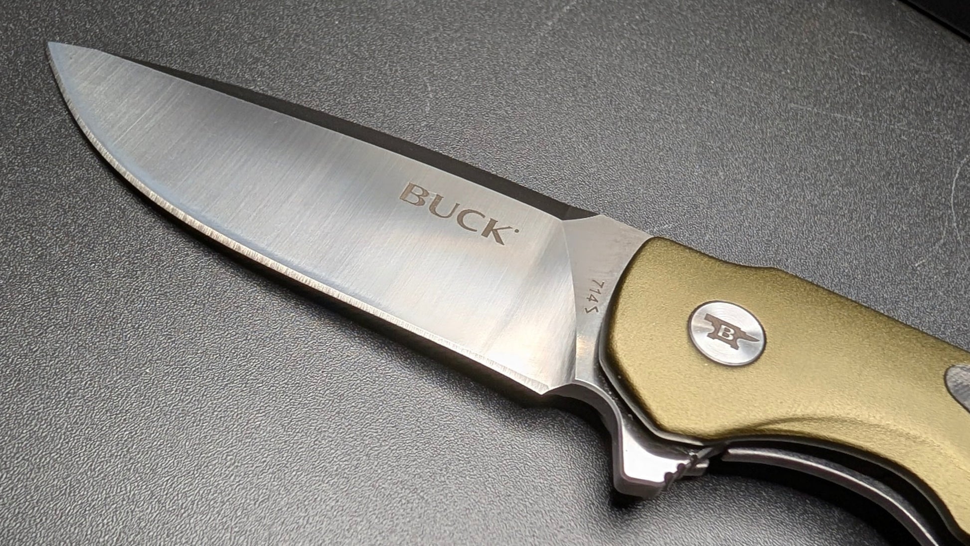 Buck 714 Green with aluminum Handle and Carbon Fiber inserts