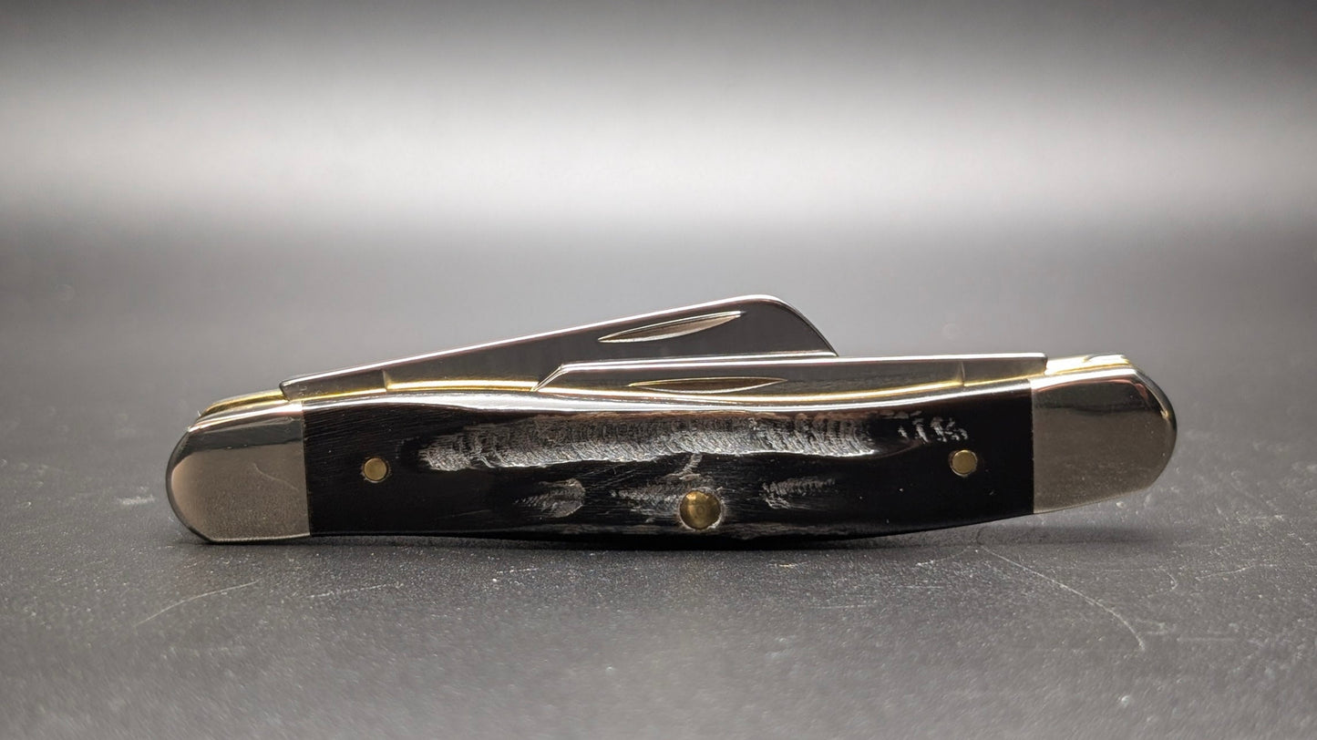 Case Buffalo Horn Jig Medium Stockman Model #66028 Pattern (BH318 SS) Closed Back on gray background