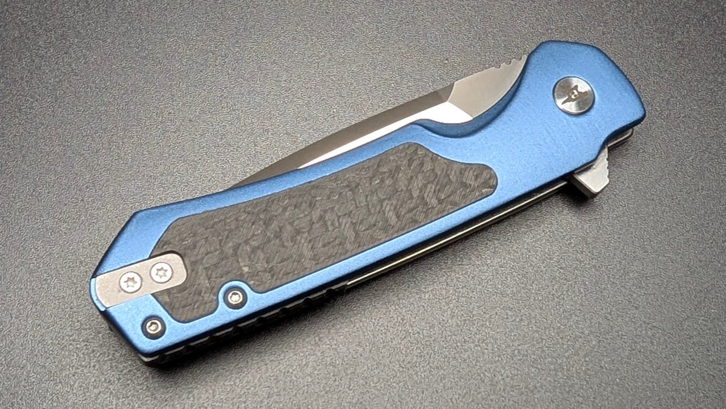 Buck 714 Blue with aluminum Handle and Carbon Fiber inserts